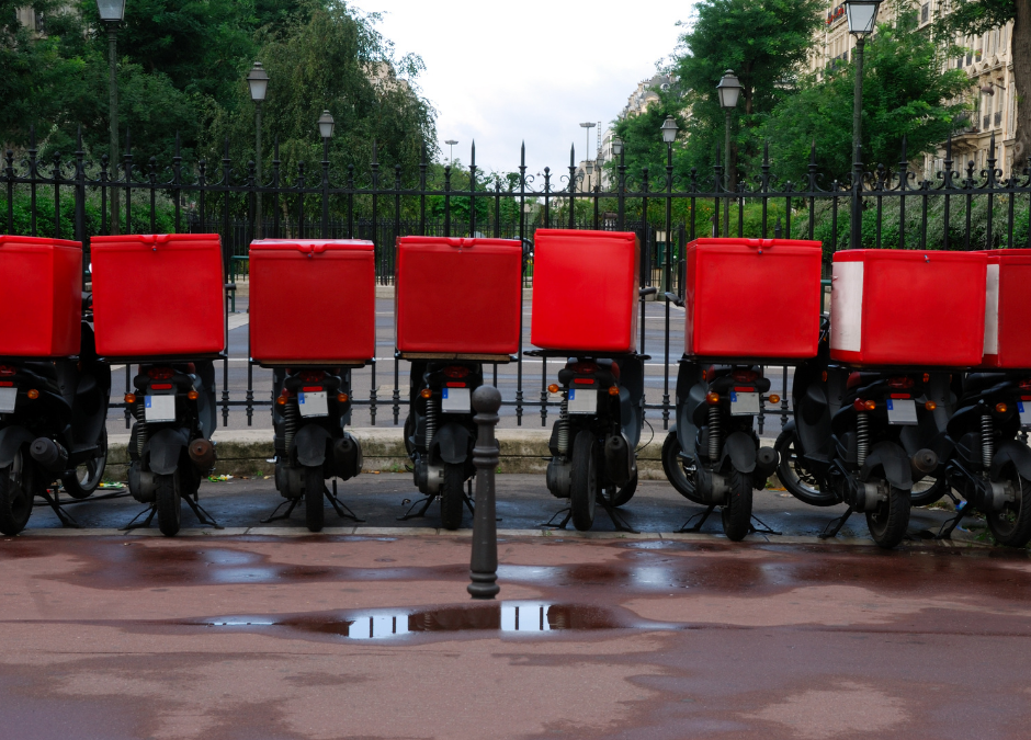 Retailer buys into last-mile delivery service